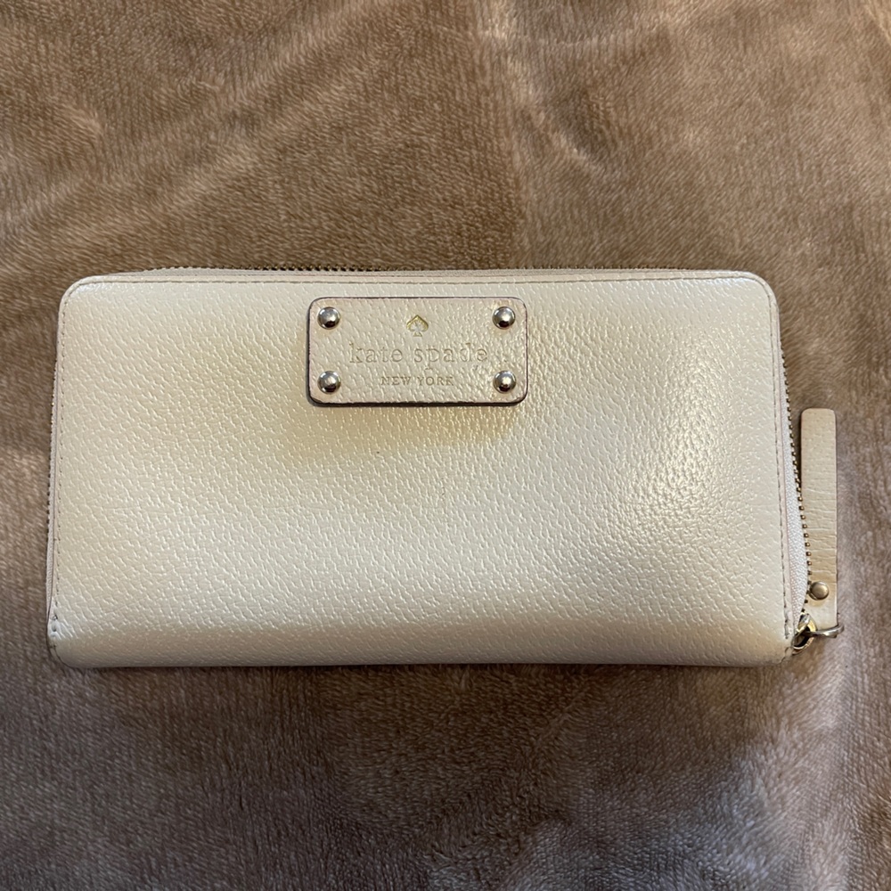Kate spade wallet, great used condition, no damage.